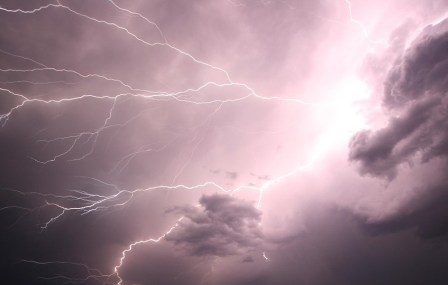 lightning-1056419_1280 (2)